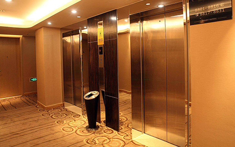 如何区分电梯是消防电梯而不是普通电梯？